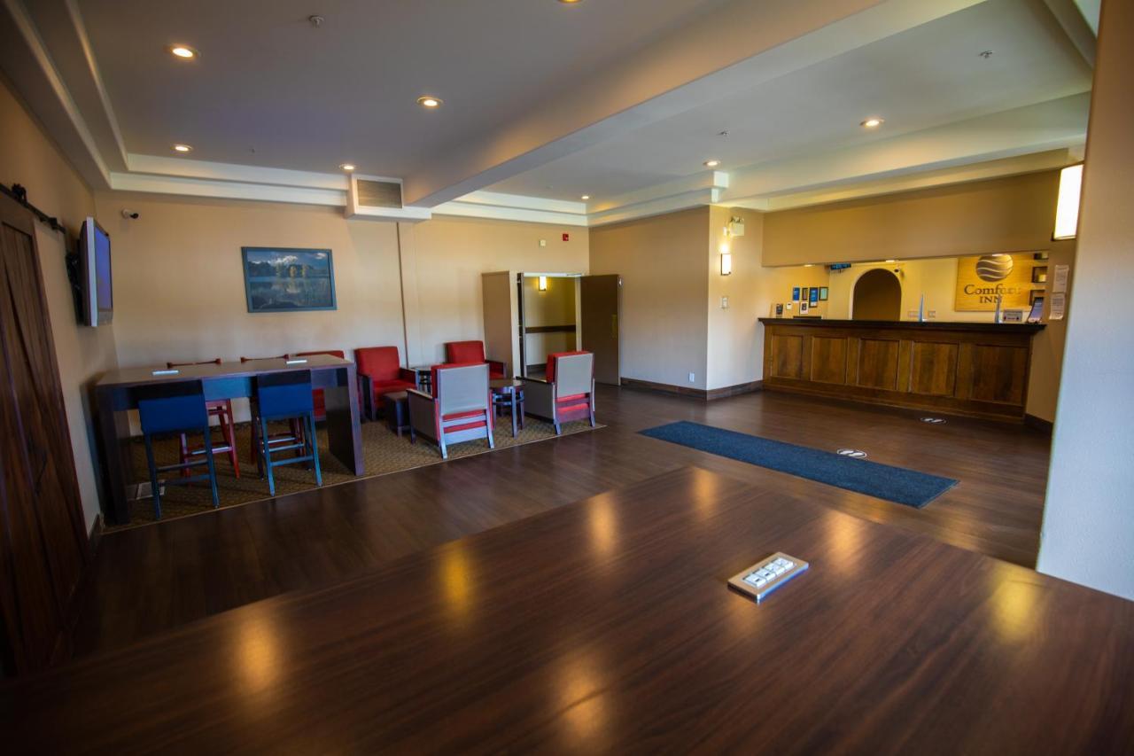 לטברידג' Comfort Inn מראה חיצוני תמונה