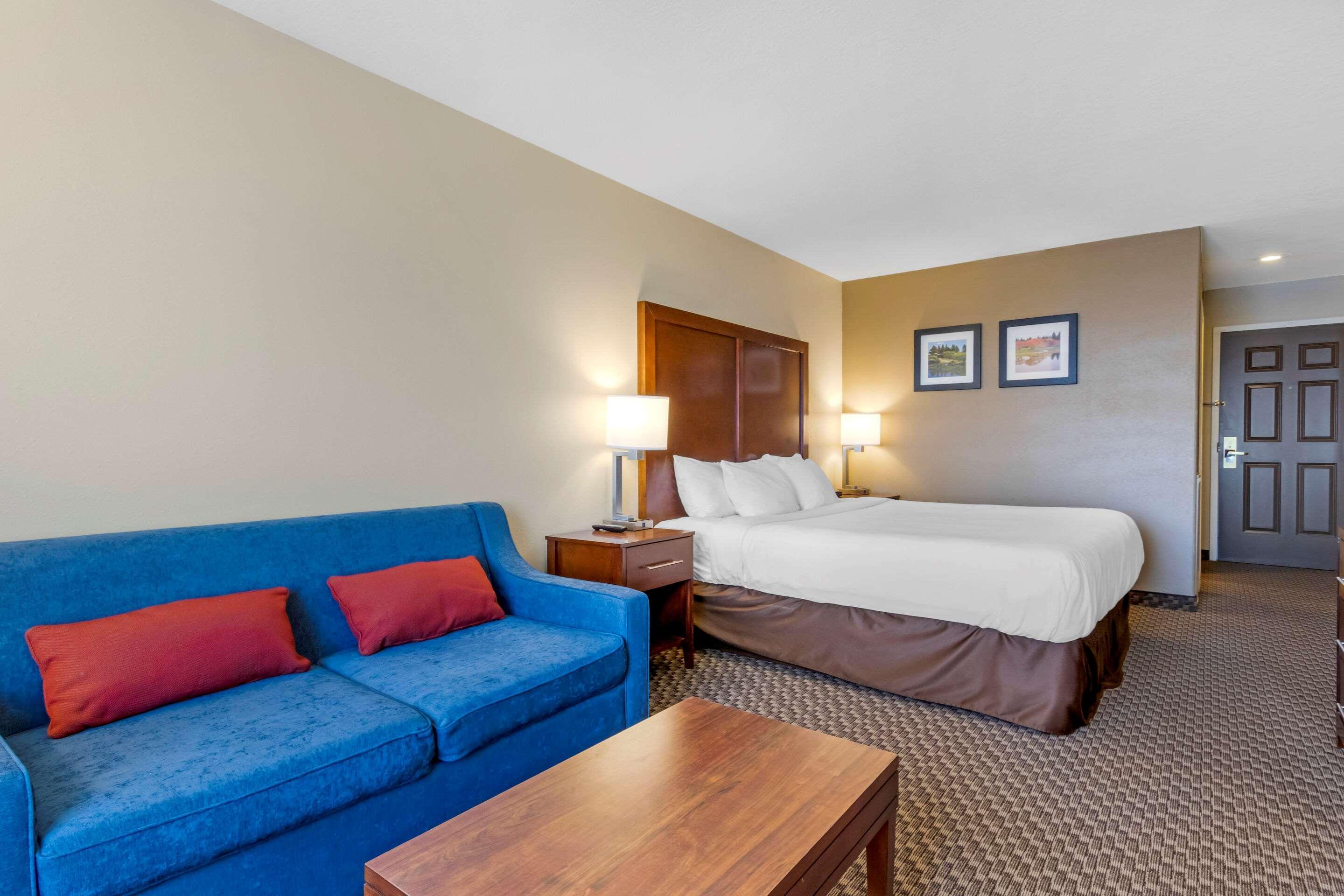לטברידג' Comfort Inn מראה חיצוני תמונה