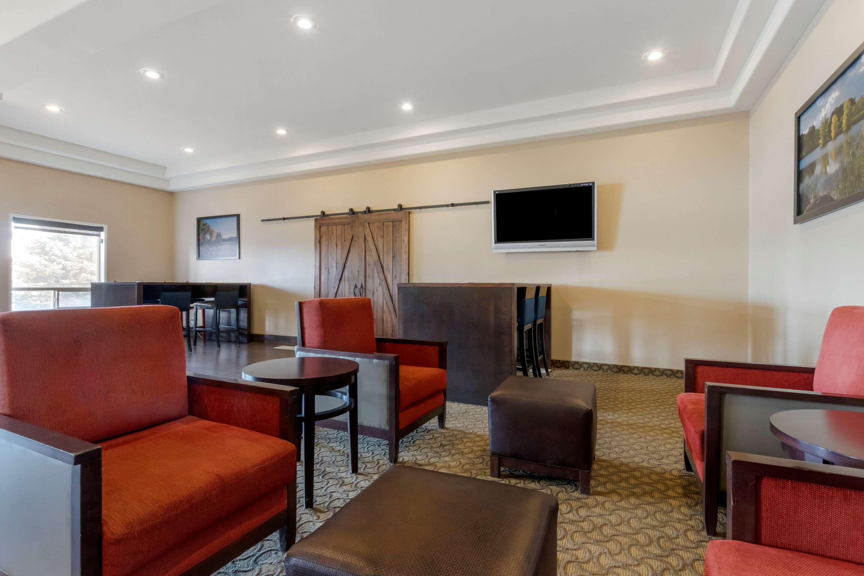 לטברידג' Comfort Inn מראה חיצוני תמונה