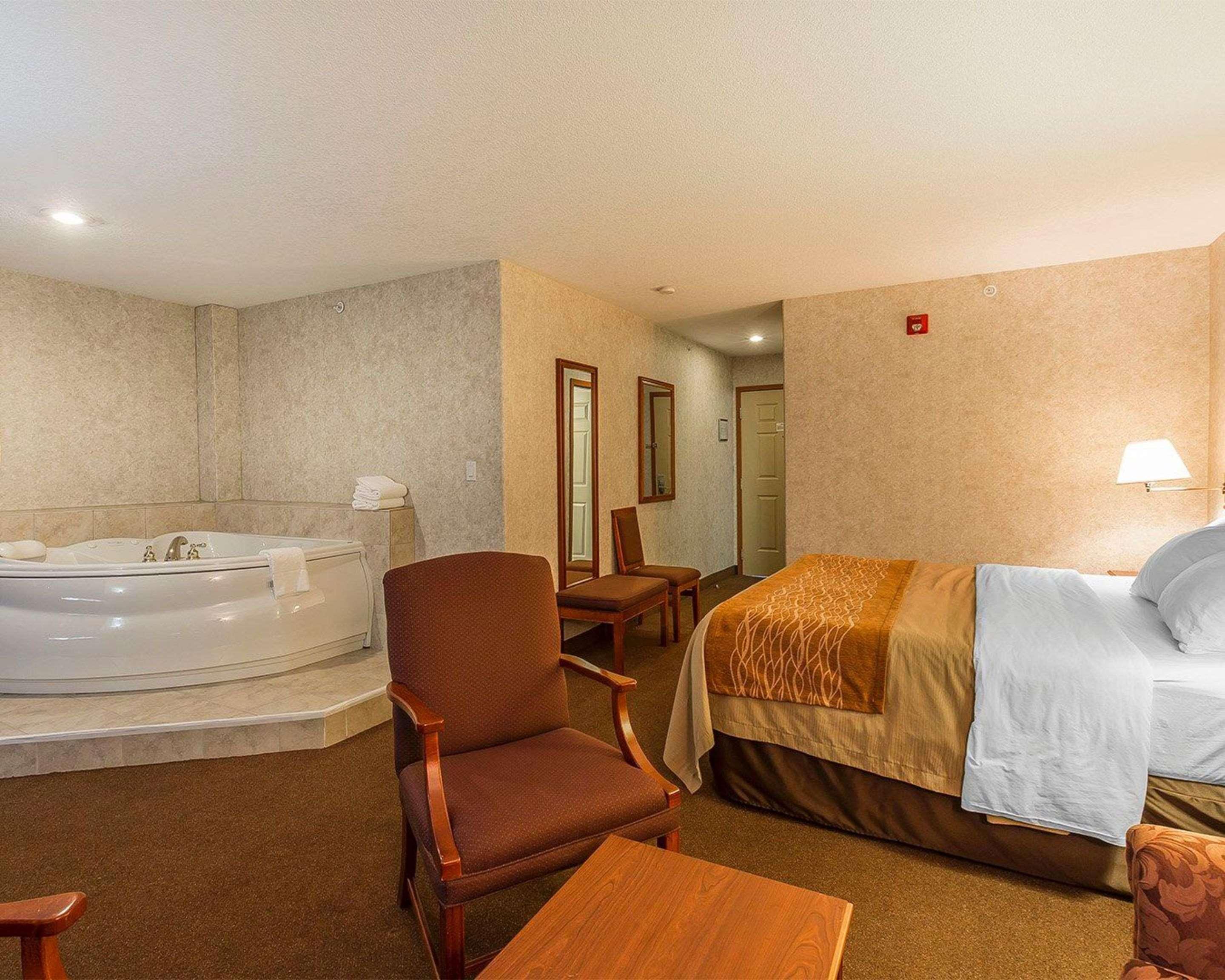 לטברידג' Comfort Inn מראה חיצוני תמונה